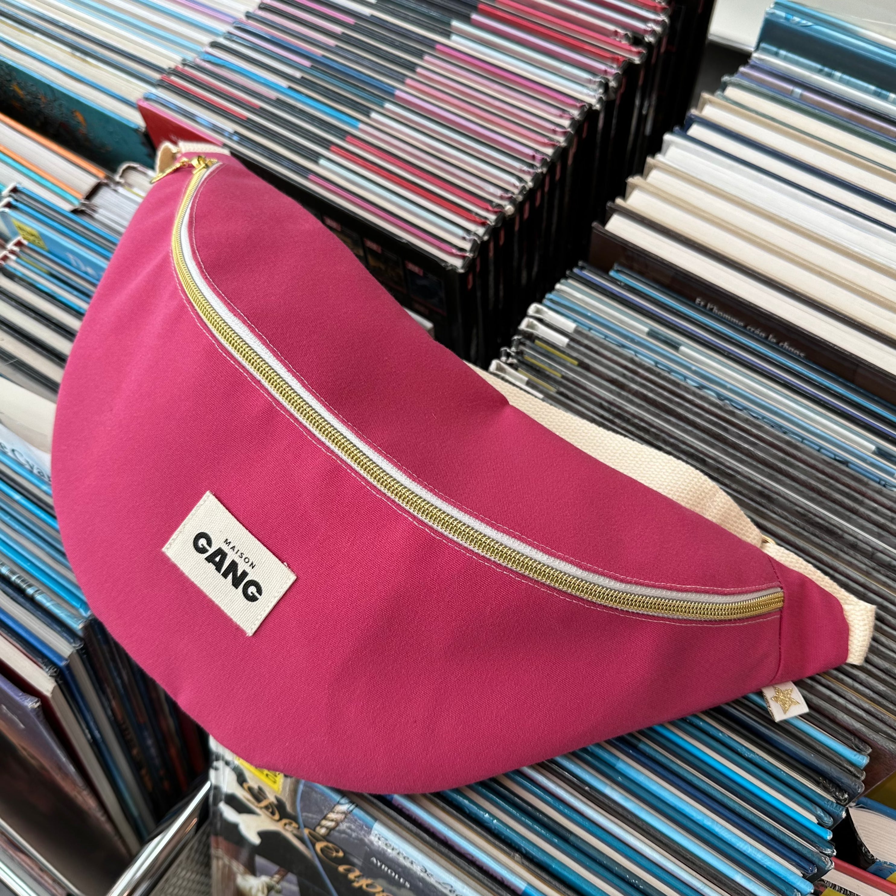 maison-gang-sac-banane-upcycl-rose-zip-dor image 1