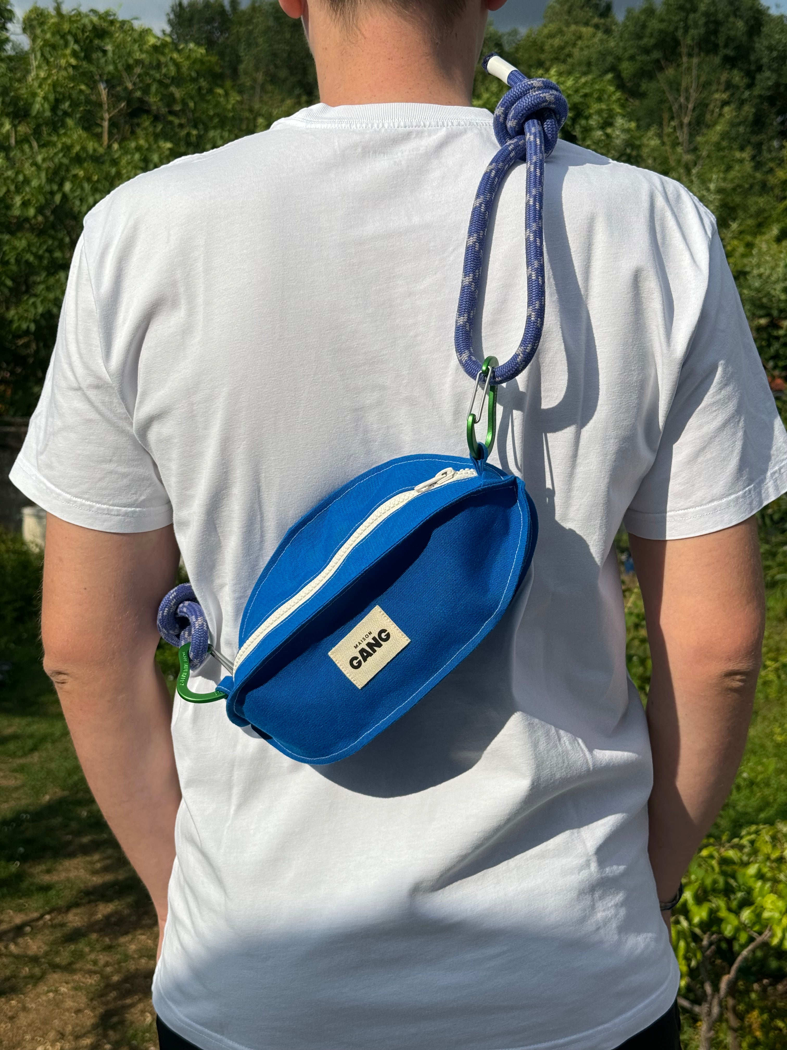 maison-gang-sacrebleu-sac-ballon-upcycl-bleu-sangle-29x15 image 3