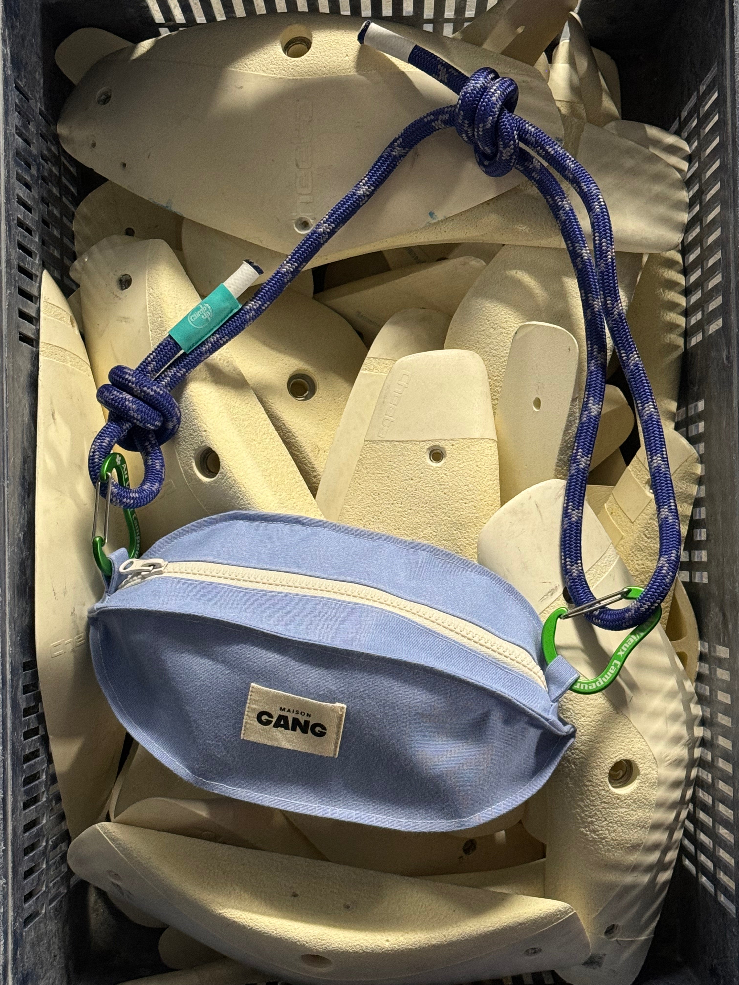 maison-gang-calvi-sac-ballon-upcycl-bleu-ciel-29x15-cm image 1