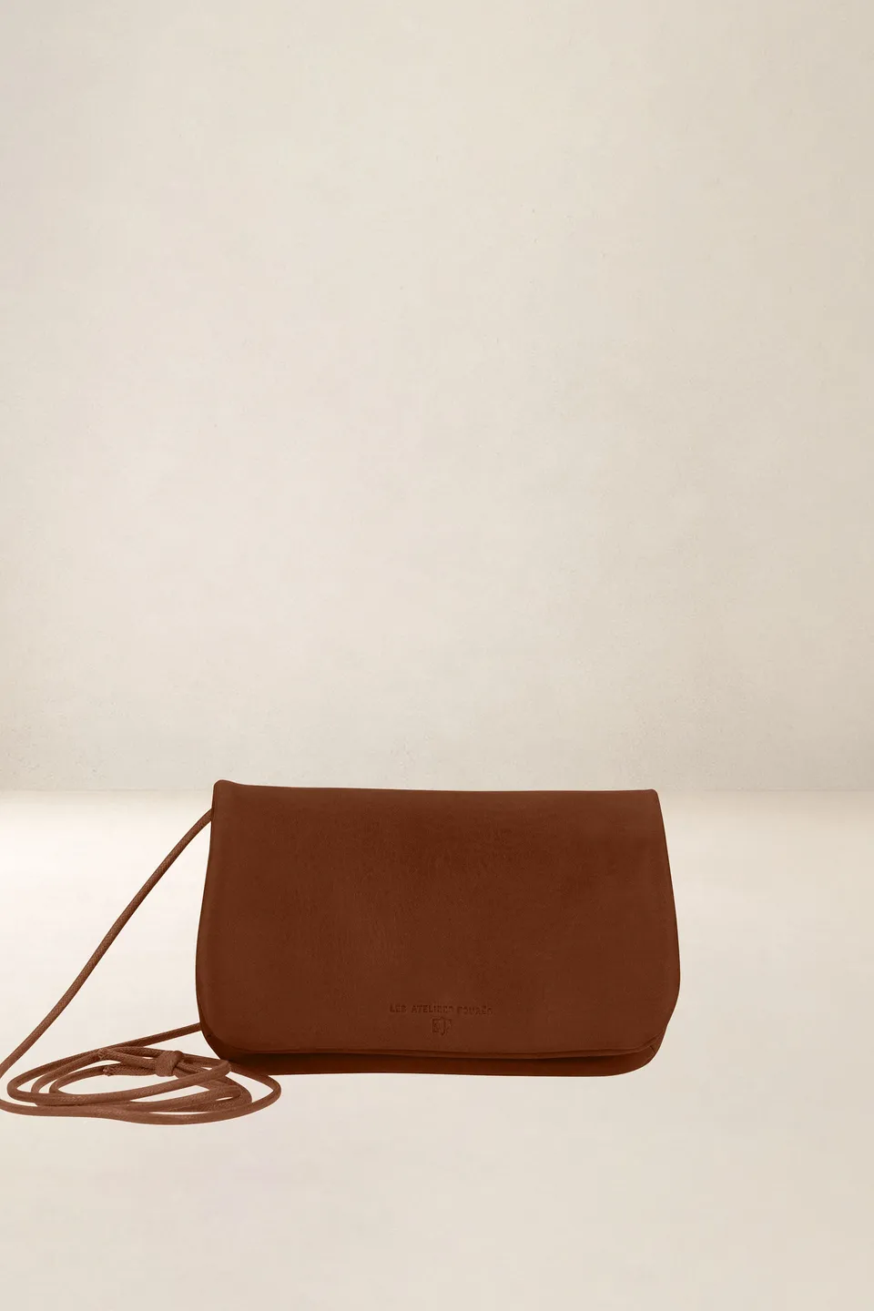 les-ateliers-four-s-cassandre-b96-pochette-t-l-phone-orange image 1