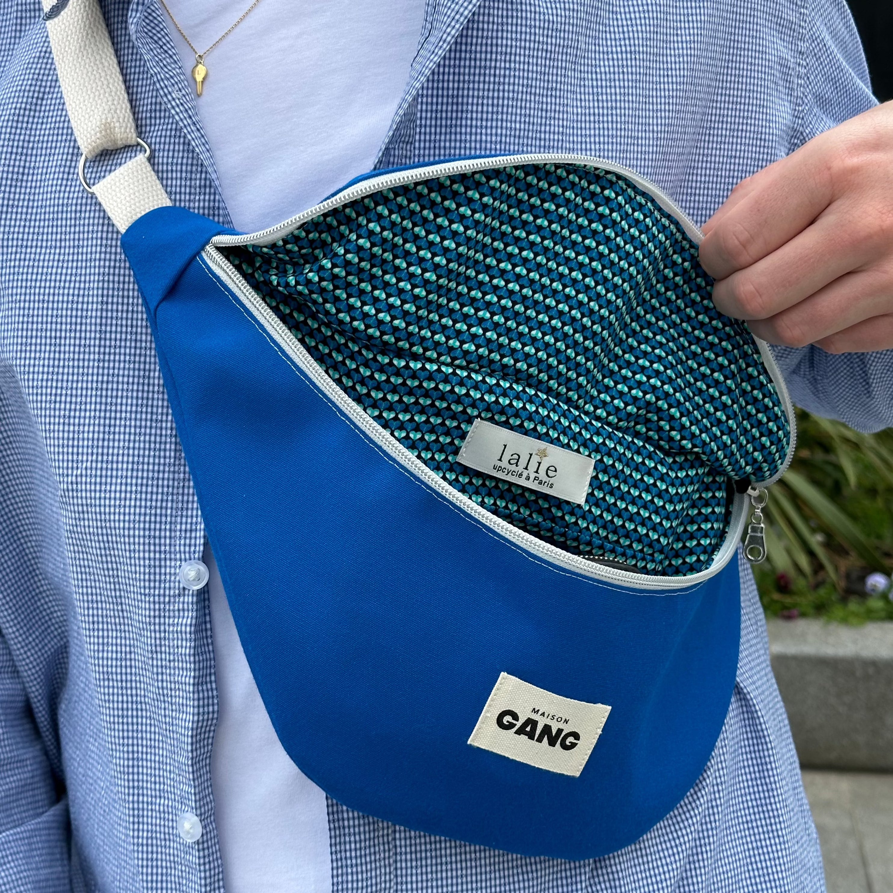 maison-gang-sac-banane-bleu-zip-dor-imperm-able image 2
