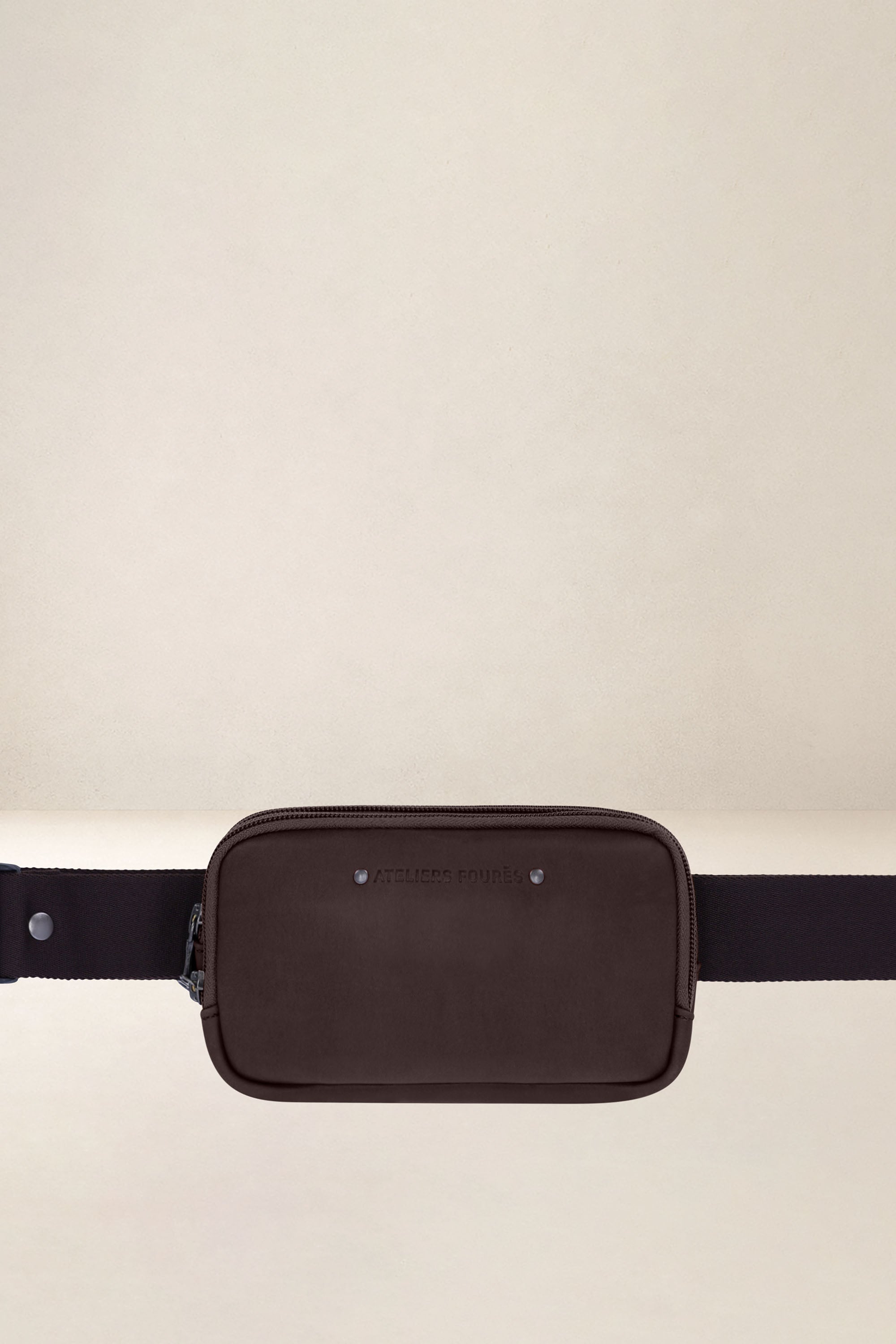 les-ateliers-four-s-icare-banane-cuir-cognac-porte-t-l-phone image 7