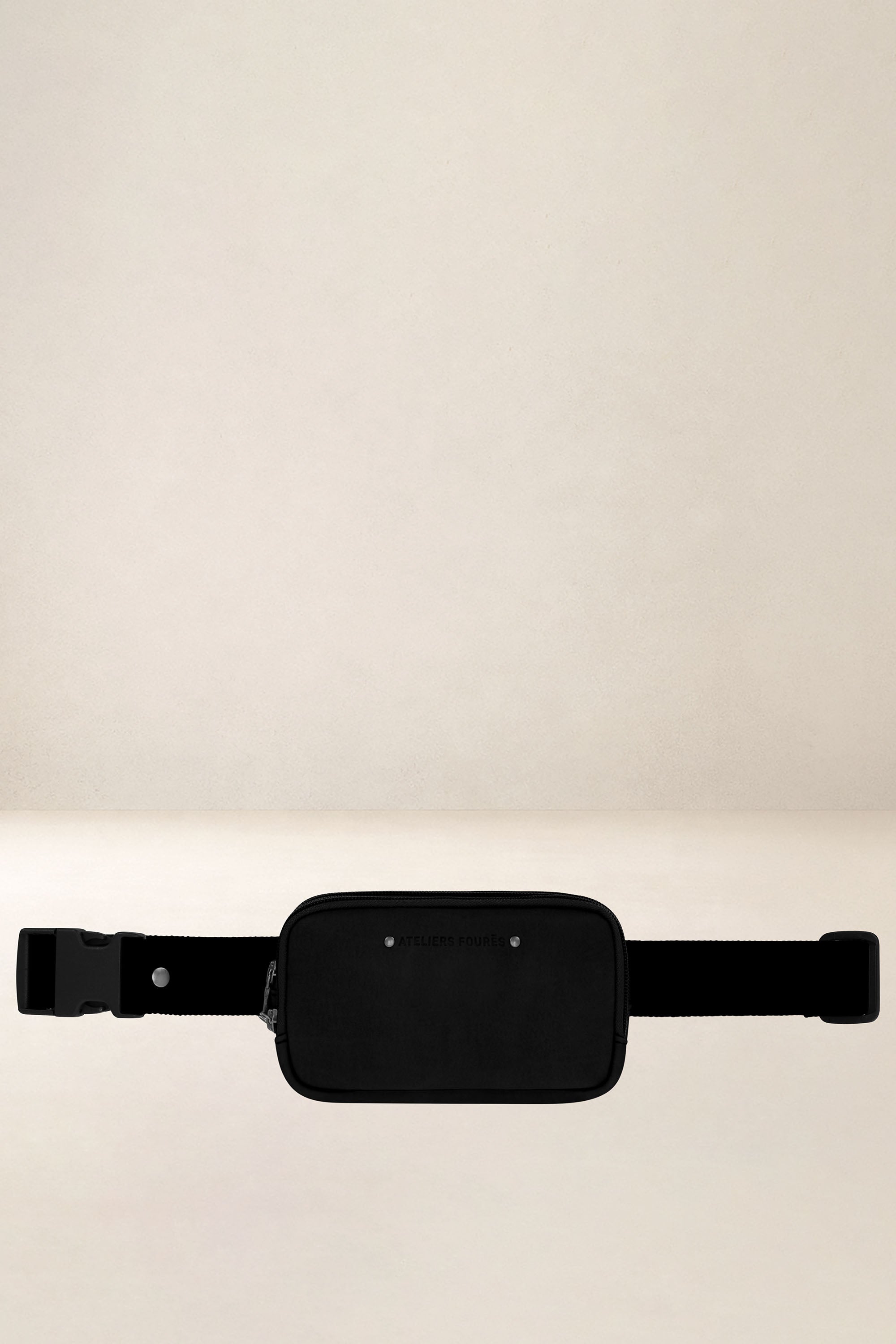 les-ateliers-four-s-icare-banane-cuir-cognac-porte-t-l-phone image 3