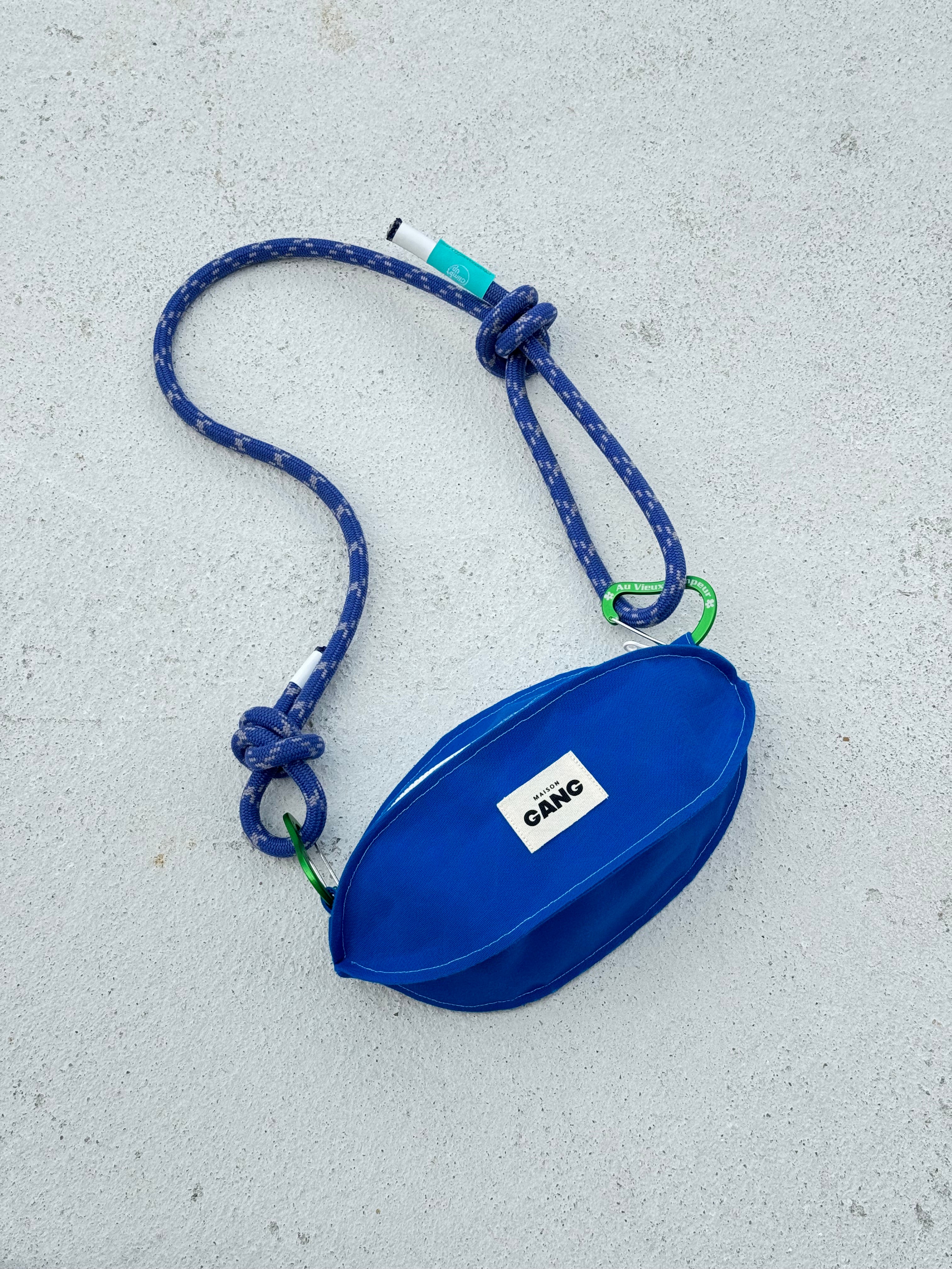 maison-gang-sacrebleu-sac-ballon-upcycl-bleu-sangle-29x15 image 1