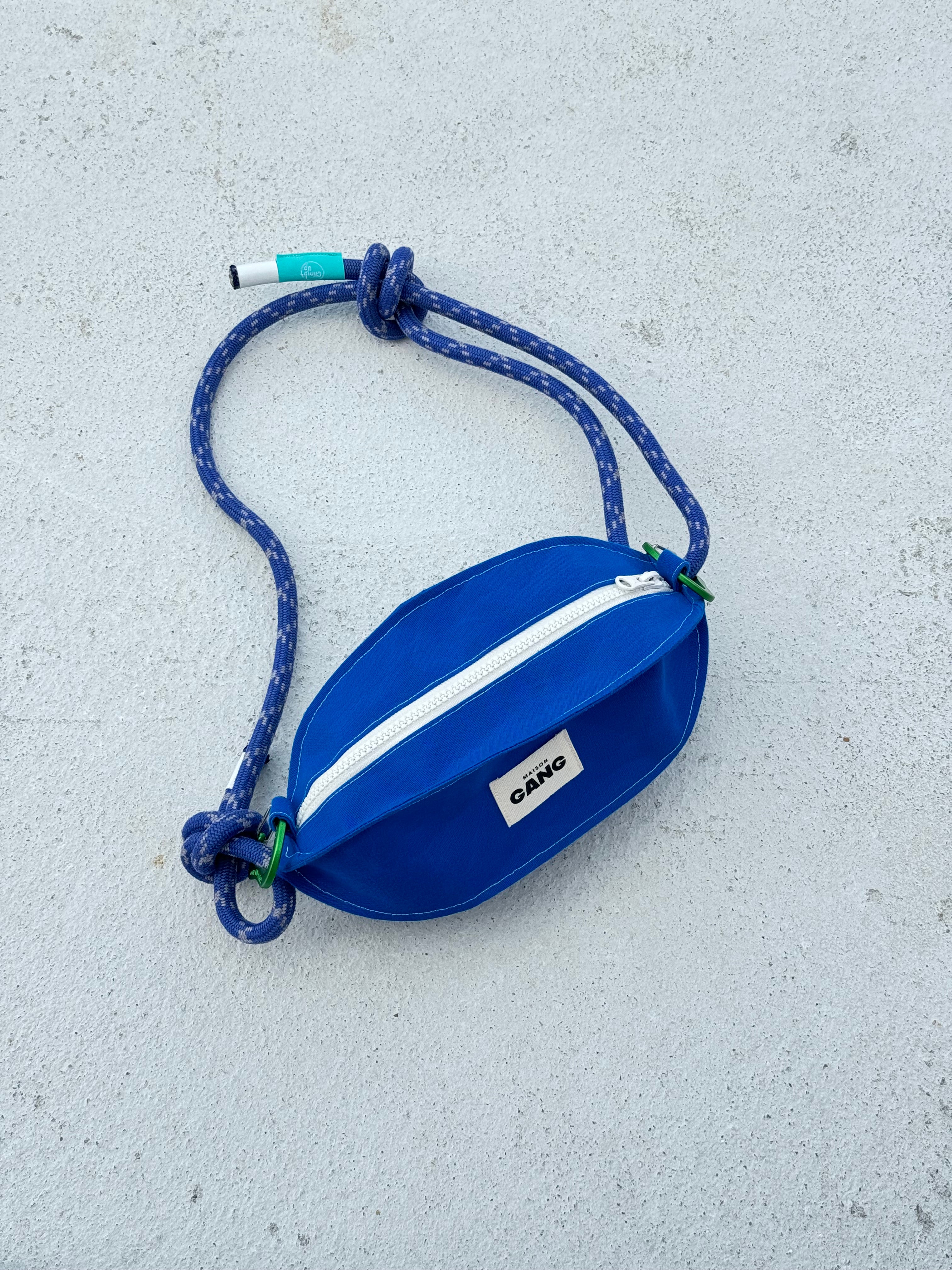 maison-gang-sacrebleu-sac-ballon-upcycl-bleu-sangle-29x15 image 2