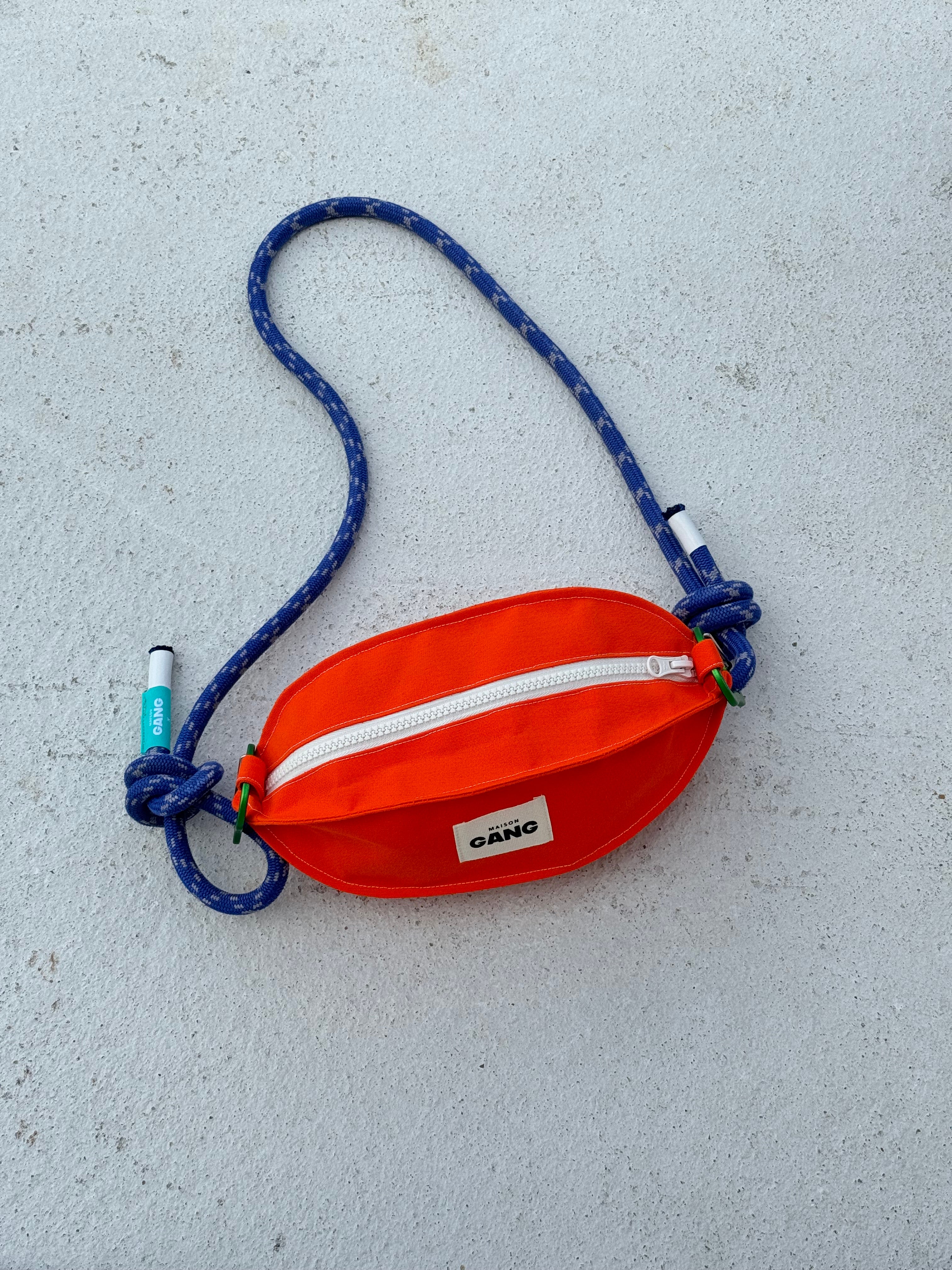 maison-gang-sacs-ballon-bowie-sac-orange-sangle-bleue image 3
