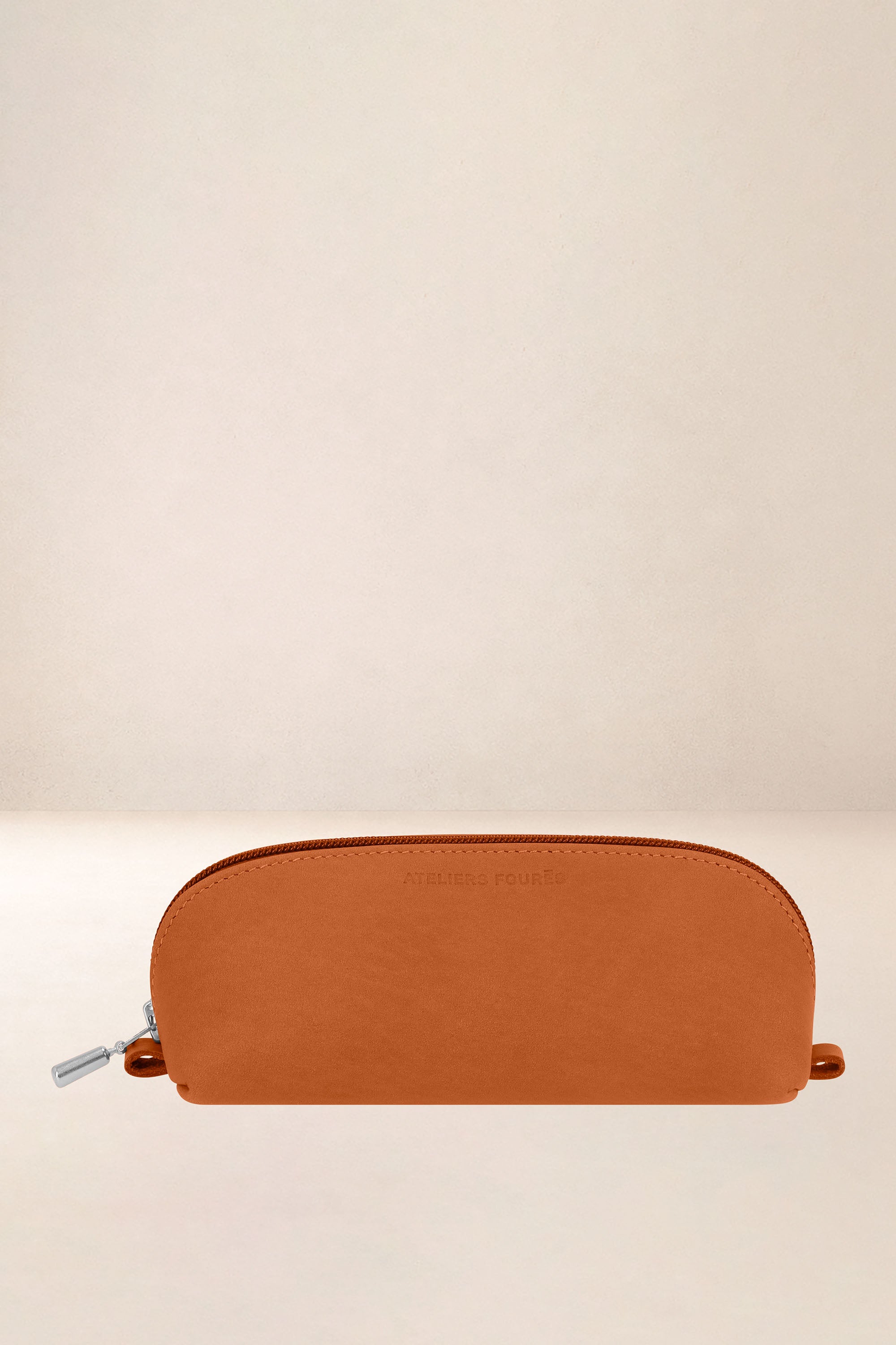 les-ateliers-four-s-ph-b-trousse-cuir-lionne-grand-angle image 7