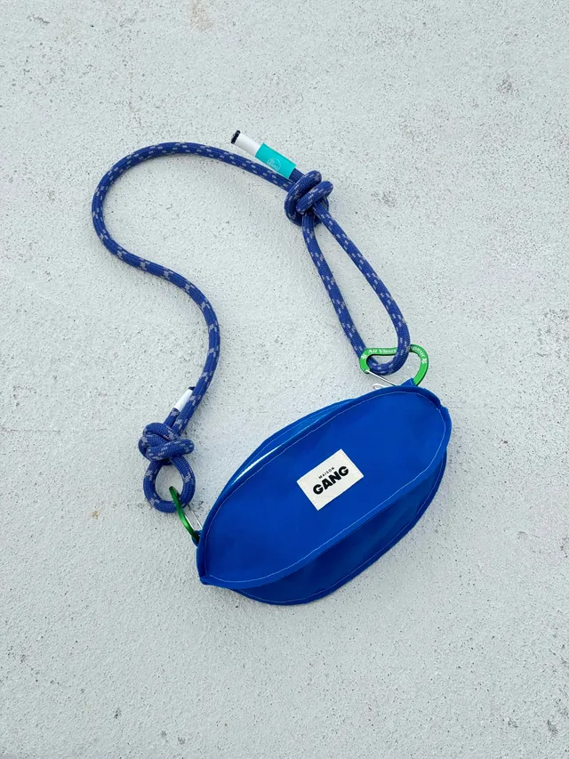 maison-gang-sacrebleu-sac-ballon-upcycl-bleu-sangle-29x15 image 1