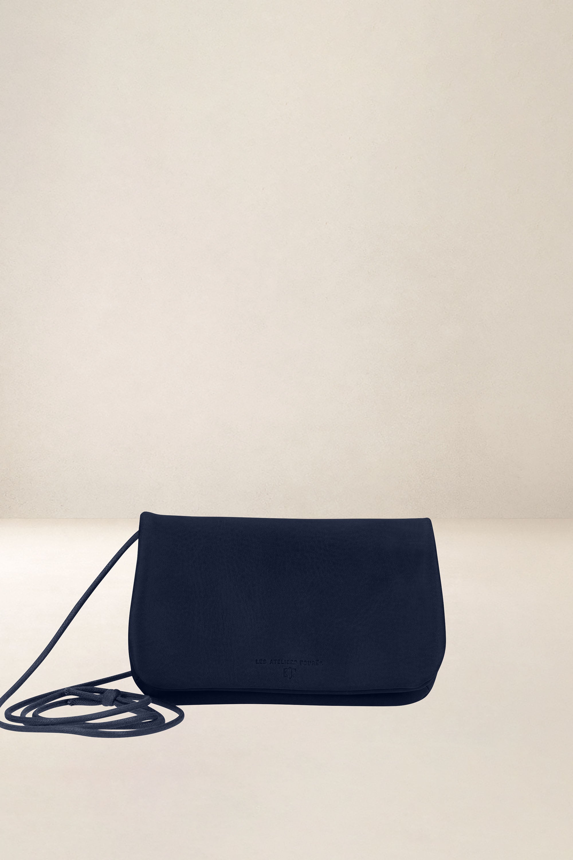 les-ateliers-four-s-cassandre-b96-pochette-t-l-phone-orange image 5