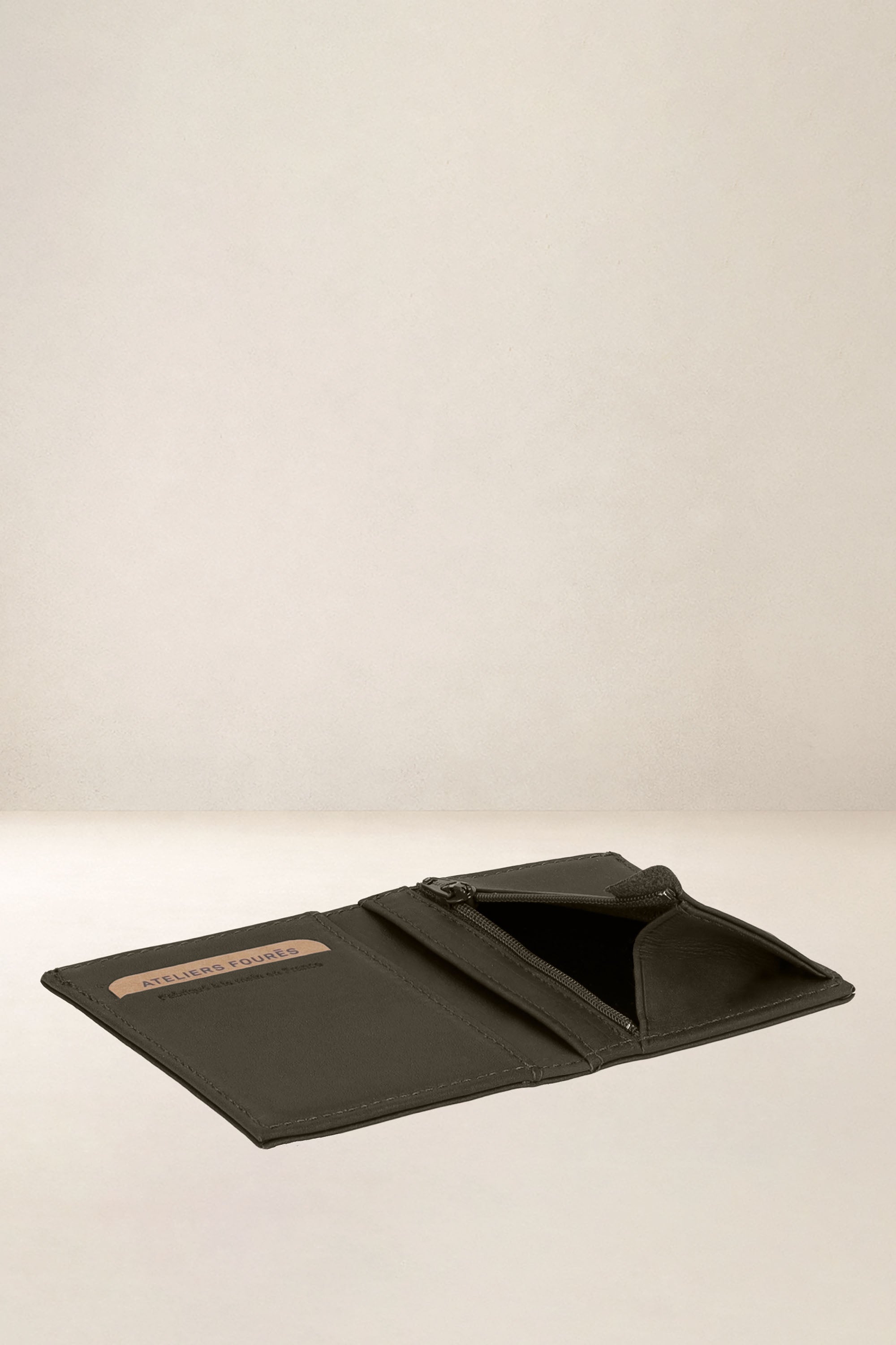 les-ateliers-four-s-p-gase-portefeuille-cuir-fauve-compact image 4