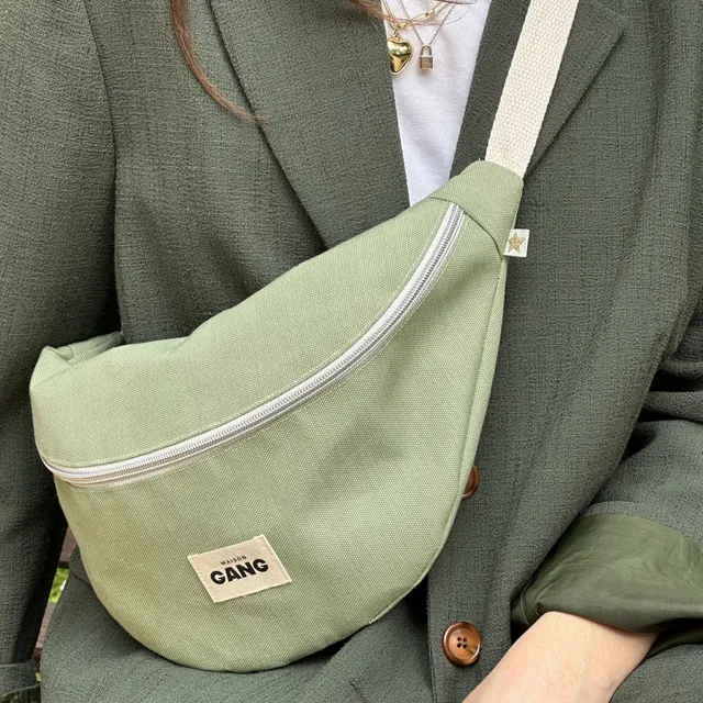 maison-gang-sac-banane-upcycl-vert-zip-dor-imperm-able image 1