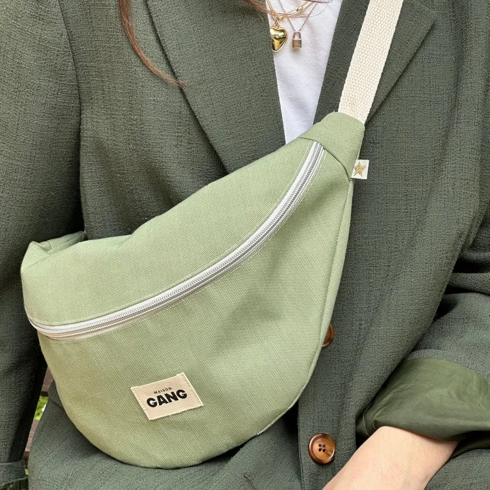 maison-gang-sac-banane-upcycl-vert-zip-dor-imperm-able image 1