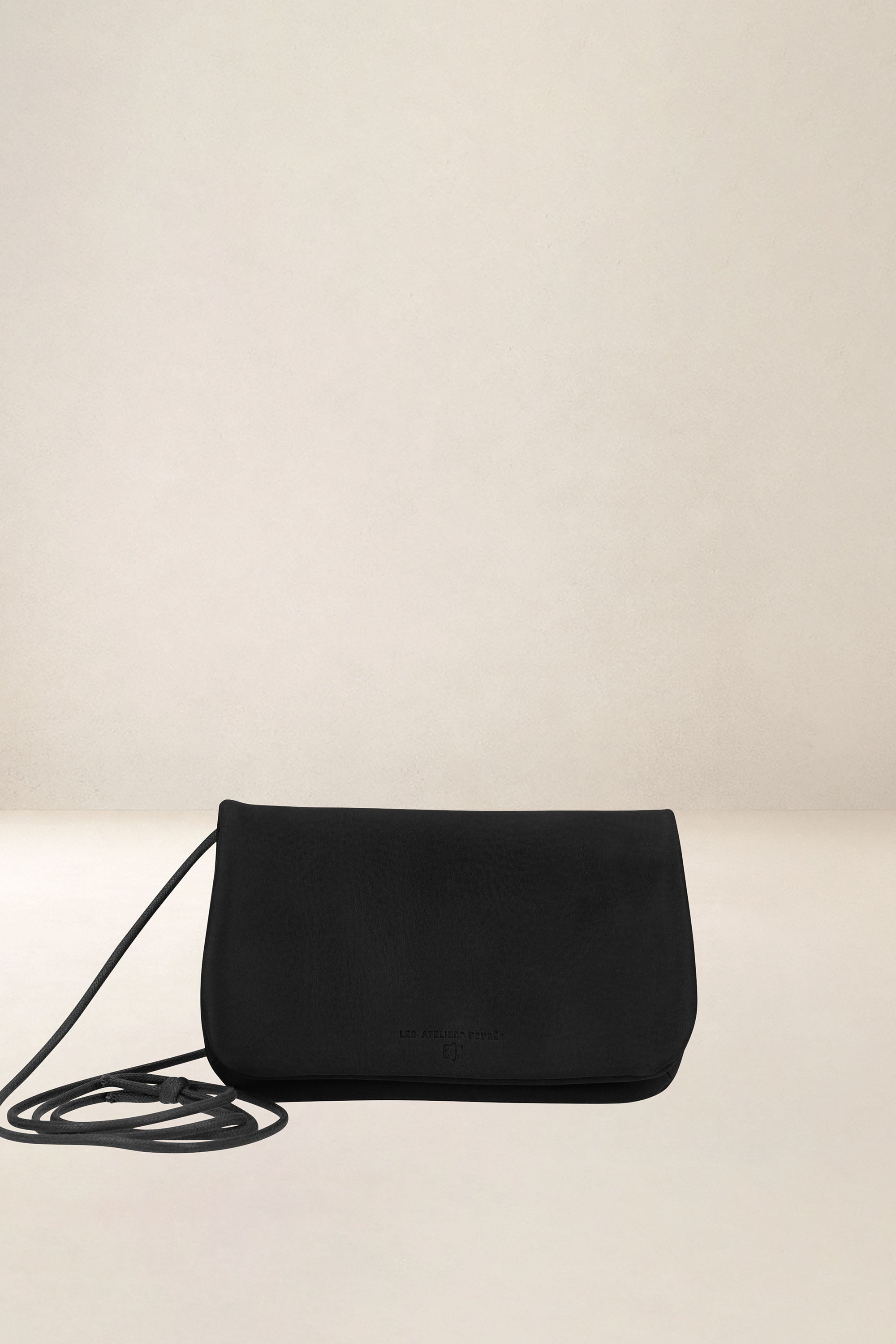 les-ateliers-four-s-cassandre-b96-pochette-t-l-phone-orange image 2