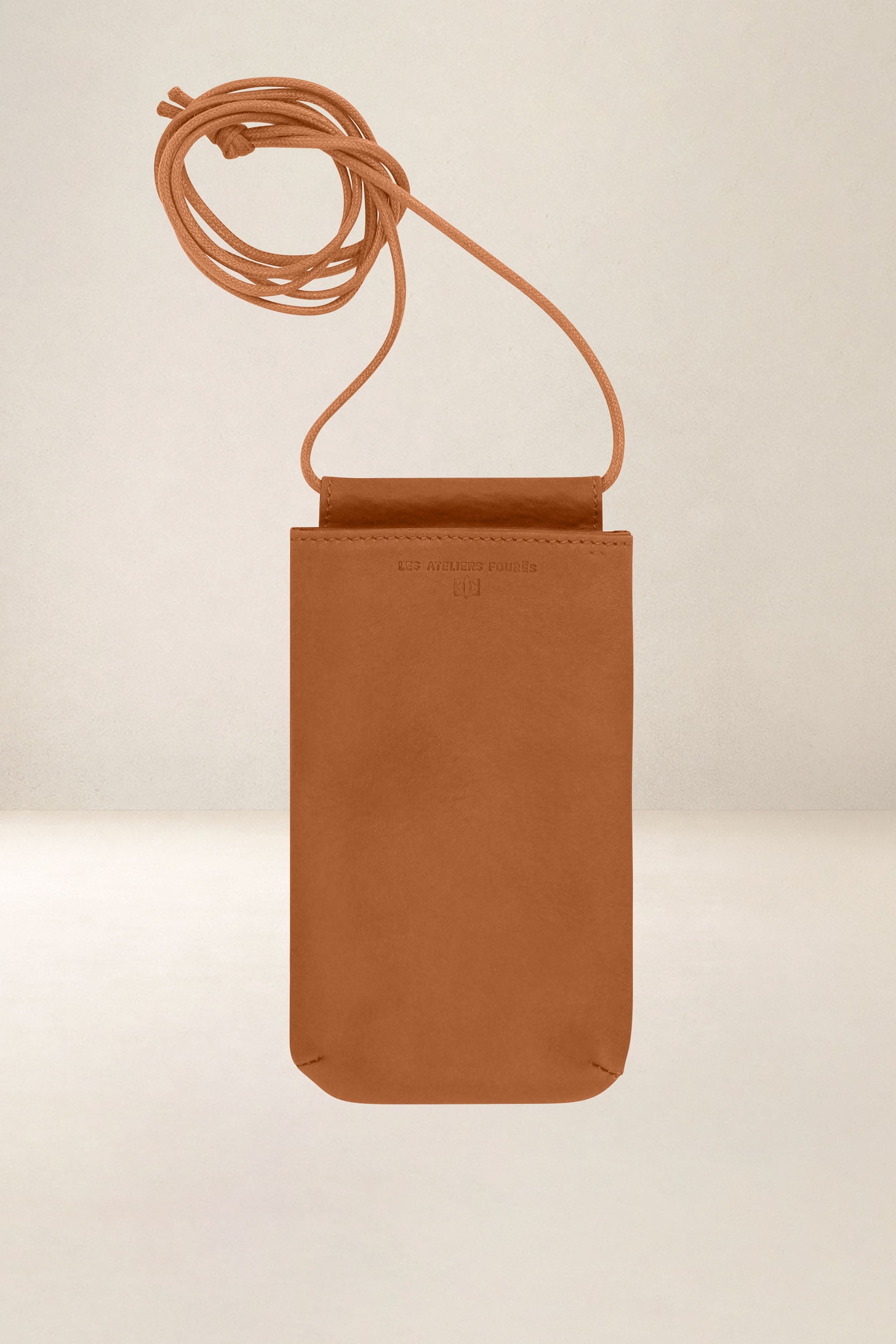 les-ateliers-four-s-circ-porte-t-l-phone-cuir-orange-confite image 4