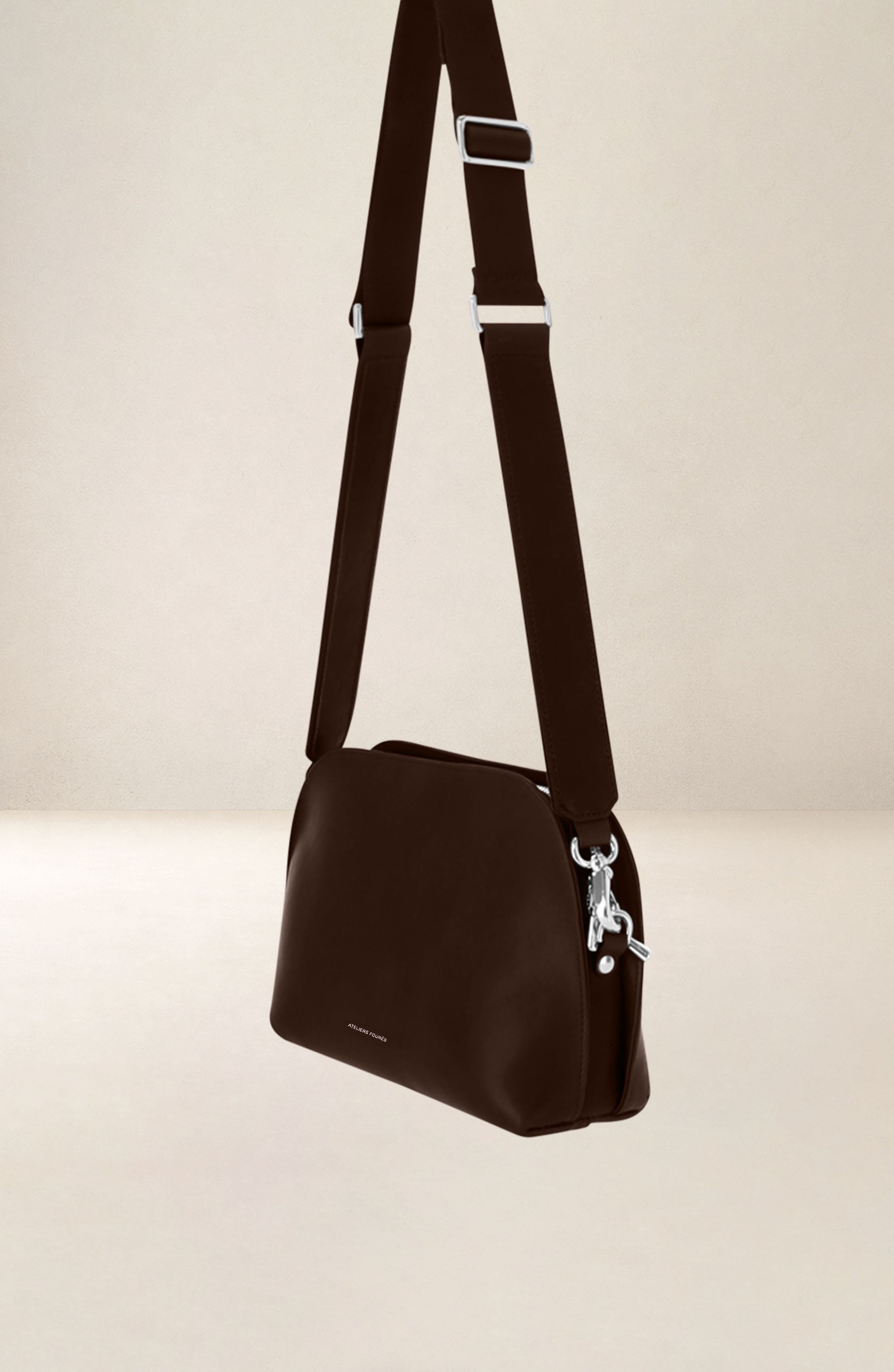 les-ateliers-four-s-odyss-e-sac-bandouli-re-fauve-cuir image 6