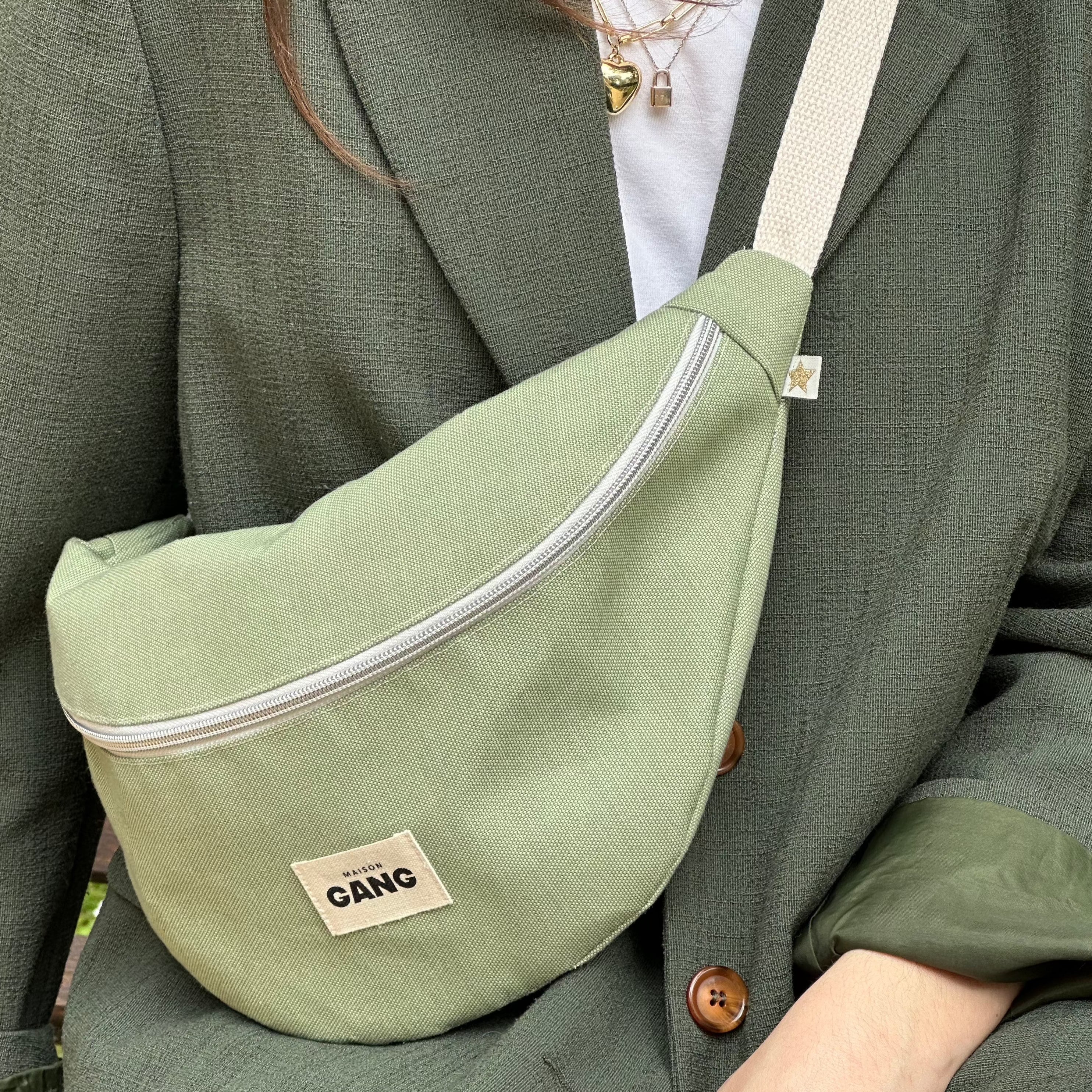 maison-gang-sac-banane-upcycl-vert-zip-dor-imperm-able image 1