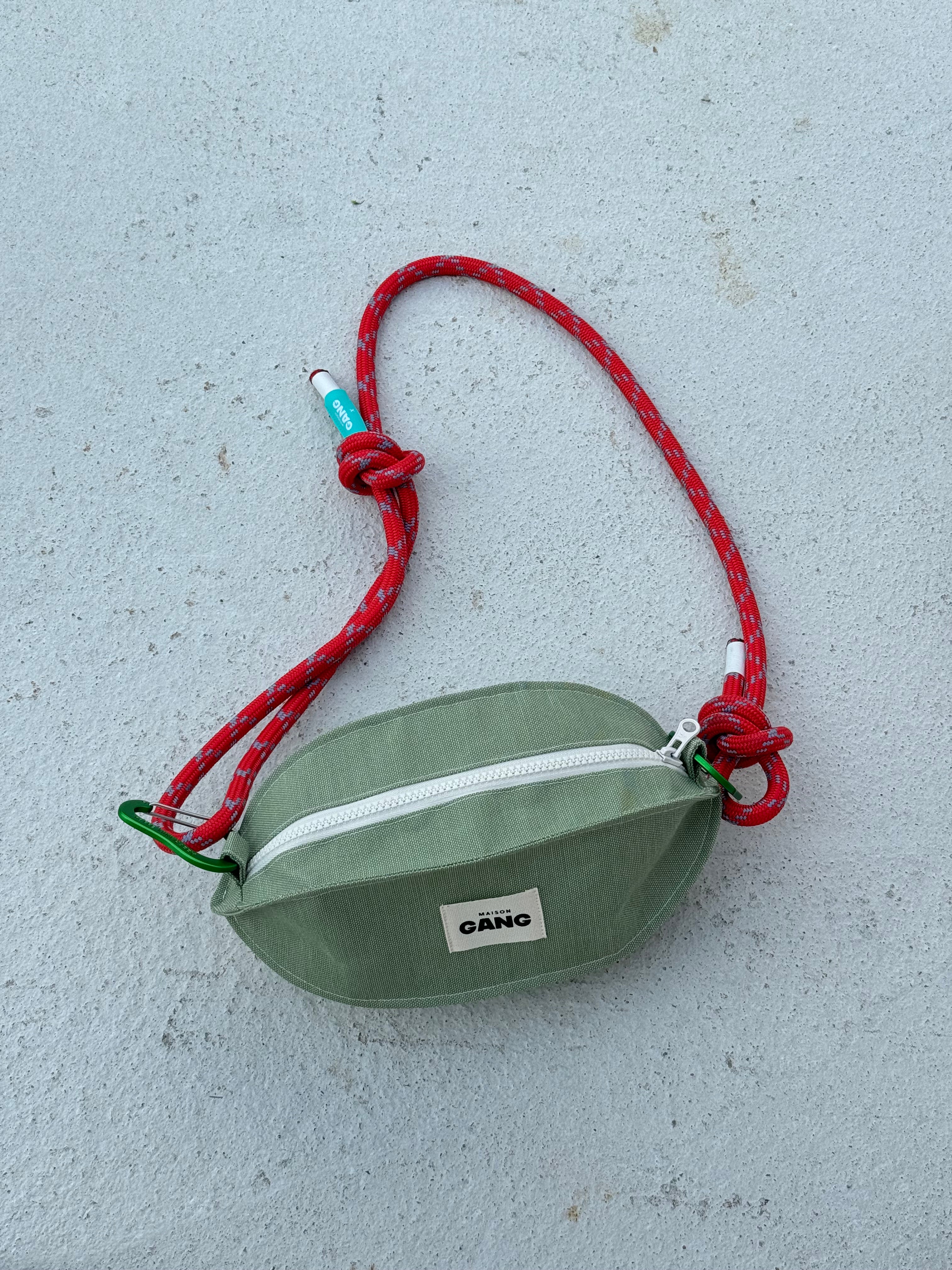 maison-gang-pistache-sac-ballon-upcycl-vert-sangle-bleue image 4